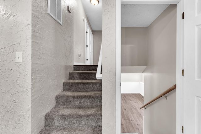 23 S Hillside Drive, Nixa, MO 65714