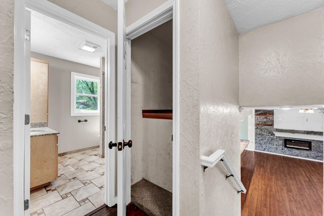 23 S Hillside Drive, Nixa, MO 65714