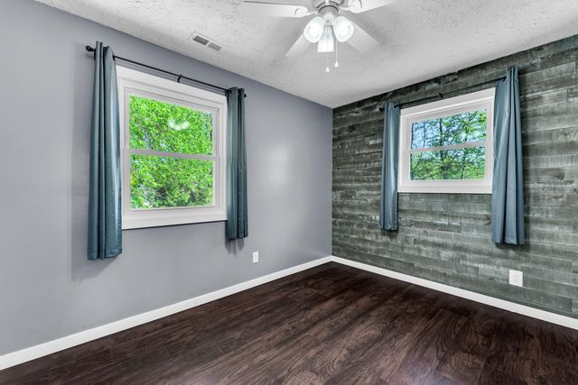 23 S Hillside Drive, Nixa, MO 65714