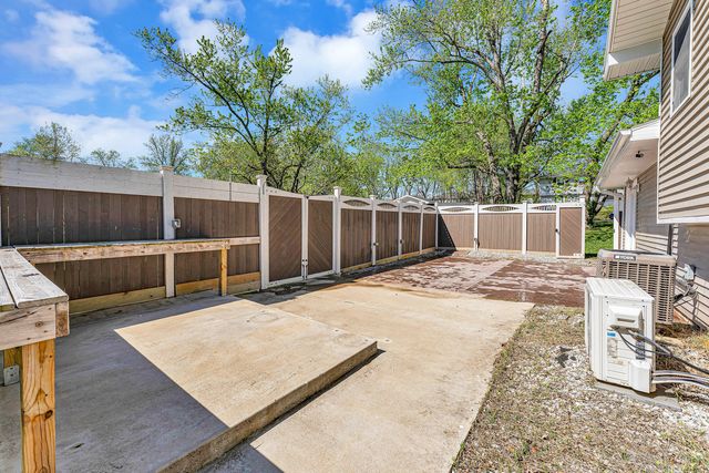 23 S Hillside Drive, Nixa, MO 65714