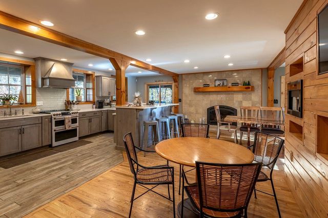 4427 West Hill Road South, Jamaica, VT 05343