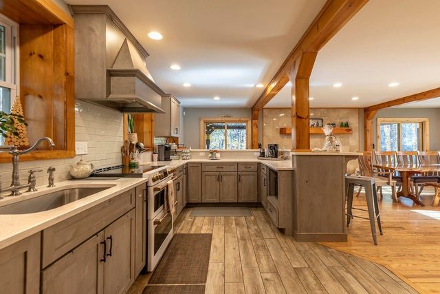 4427 West Hill Road South, Jamaica, VT 05343