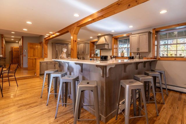 4427 West Hill Road South, Jamaica, VT 05343