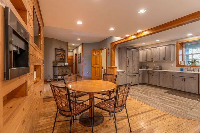 4427 West Hill Road South, Jamaica, VT 05343