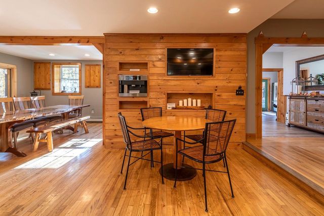 4427 West Hill Road South, Jamaica, VT 05343