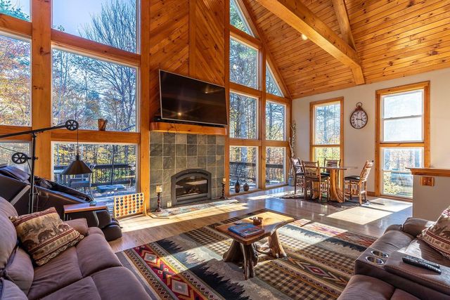 4427 West Hill Road South, Jamaica, VT 05343