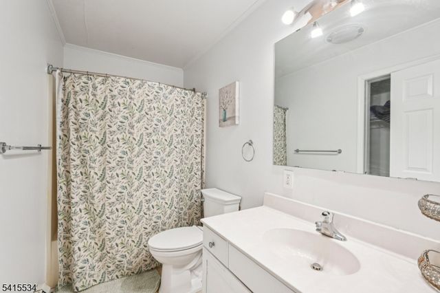 14 Sweetman Ln, West Milford Twp., NJ 07480