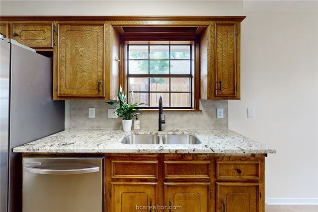 1713 Laura Lane, College Station, TX 77840