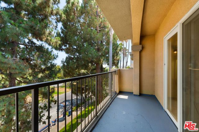 222 7th Street 301, Santa Monica, CA 90402