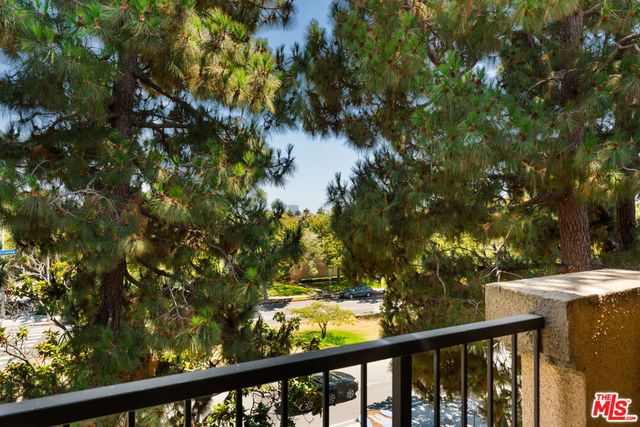 222 7th Street 301, Santa Monica, CA 90402