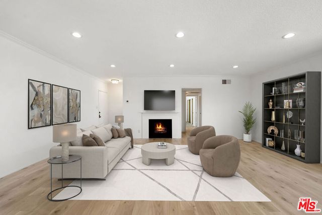 222 7th Street 301, Santa Monica, CA 90402