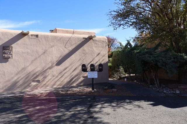 3079 Plaza Blanca Paloma Plaza, Santa Fe, NM 87507