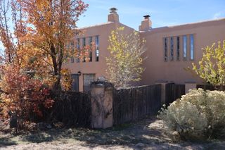 3079 Plaza Blanca Paloma Plaza, Santa Fe, NM 87507