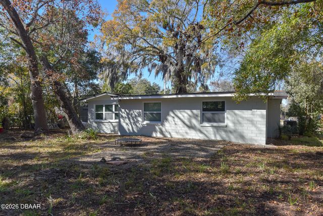 1077 Madison Avenue, Daytona Beach, FL 32114