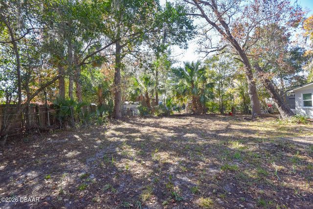 1077 Madison Avenue, Daytona Beach, FL 32114