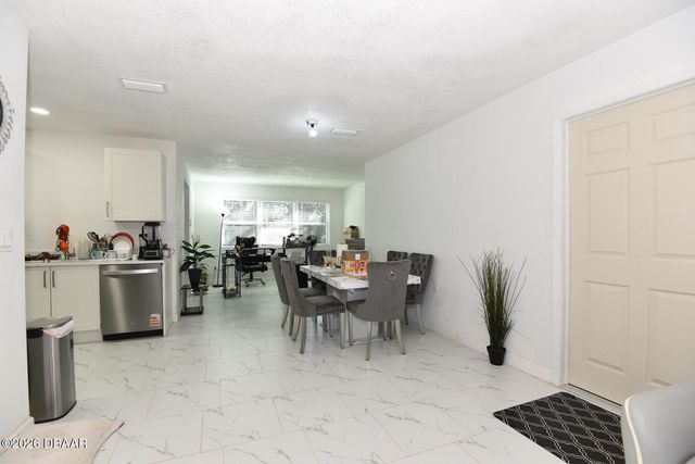 1077 Madison Avenue, Daytona Beach, FL 32114