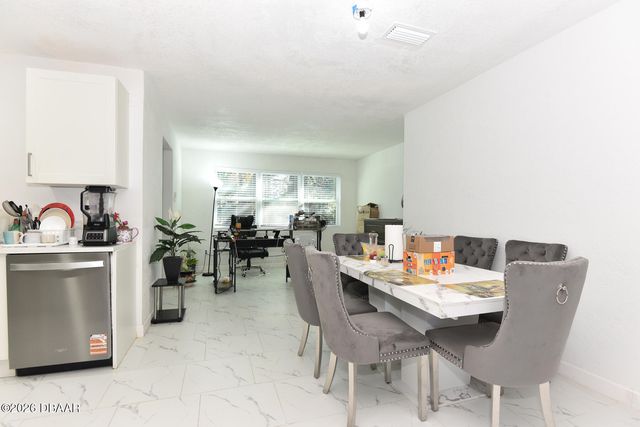 1077 Madison Avenue, Daytona Beach, FL 32114