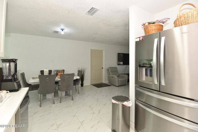 1077 Madison Avenue, Daytona Beach, FL 32114
