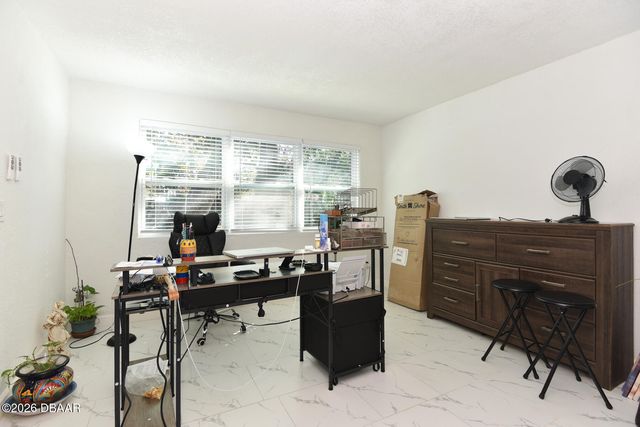 1077 Madison Avenue, Daytona Beach, FL 32114