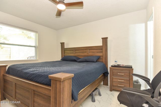 1077 Madison Avenue, Daytona Beach, FL 32114