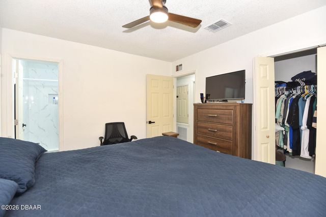 1077 Madison Avenue, Daytona Beach, FL 32114