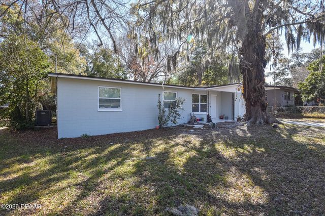 1077 Madison Avenue, Daytona Beach, FL 32114