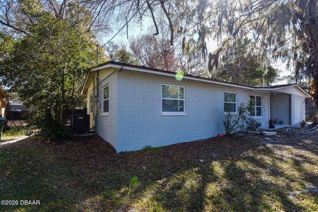 1077 Madison Avenue, Daytona Beach, FL 32114