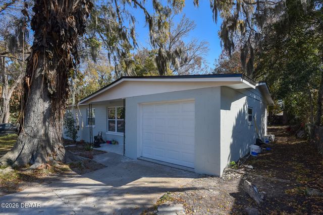 1077 Madison Avenue, Daytona Beach, FL 32114