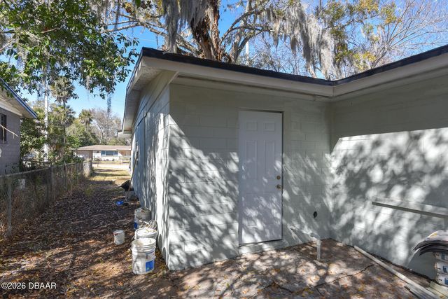 1077 Madison Avenue, Daytona Beach, FL 32114
