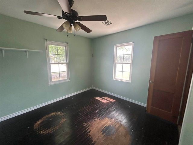 519 G St, Elgin, OK 73538