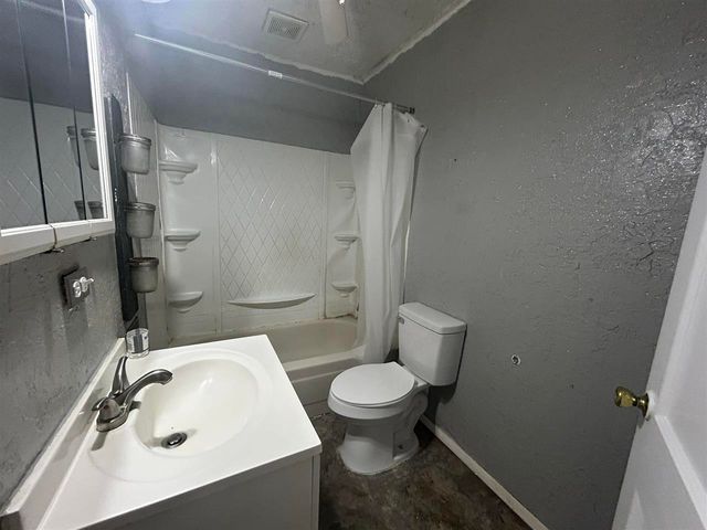 519 G St, Elgin, OK 73538