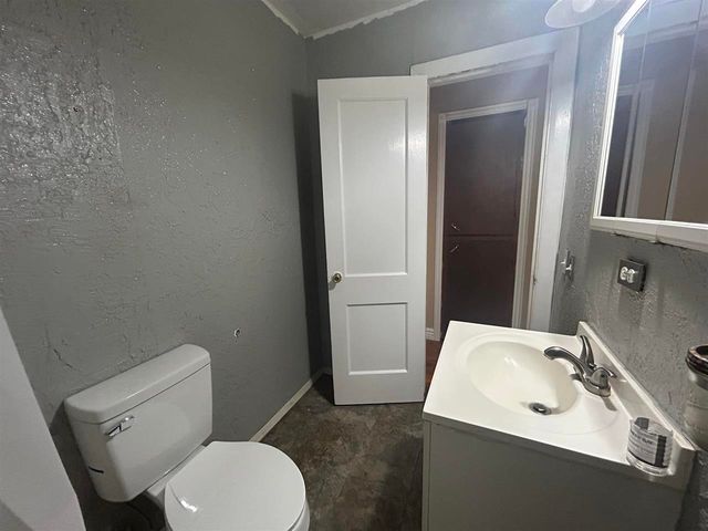 519 G St, Elgin, OK 73538