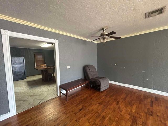 519 G St, Elgin, OK 73538