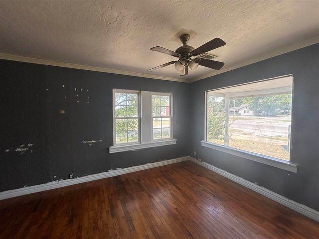 519 G St, Elgin, OK 73538