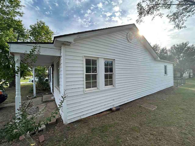 519 G St, Elgin, OK 73538