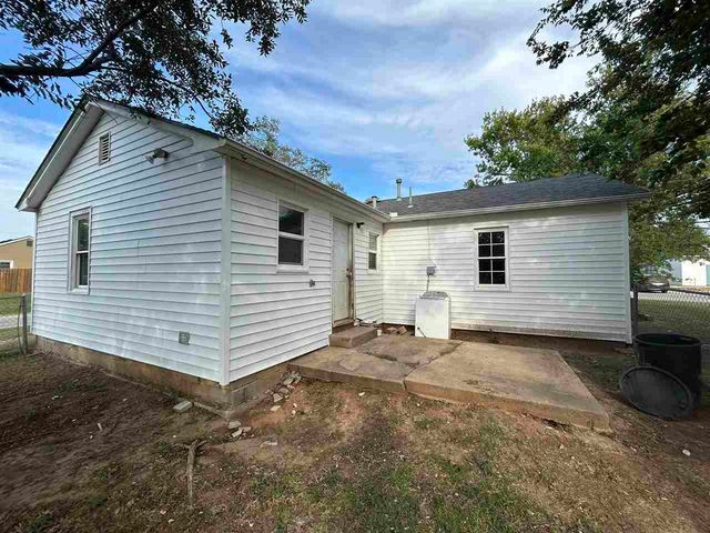 519 G St, Elgin, OK 73538