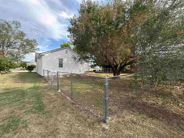 519 G St, Elgin, OK 73538
