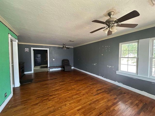 519 G St, Elgin, OK 73538