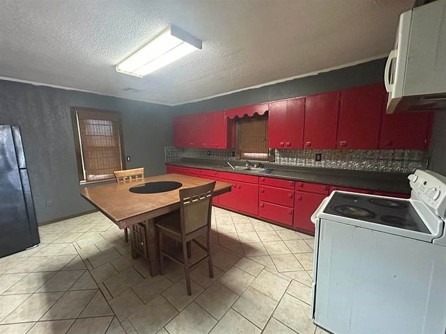 519 G St, Elgin, OK 73538