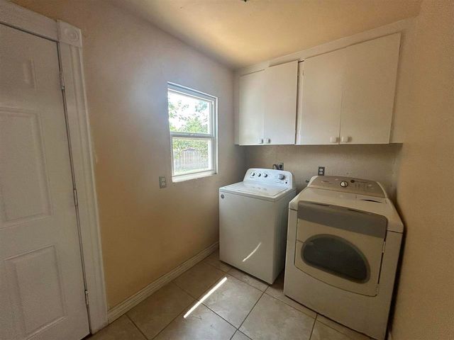 519 G St, Elgin, OK 73538