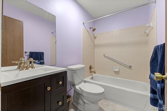 3376 Heritage Parkway, Dearborn, MI 48124