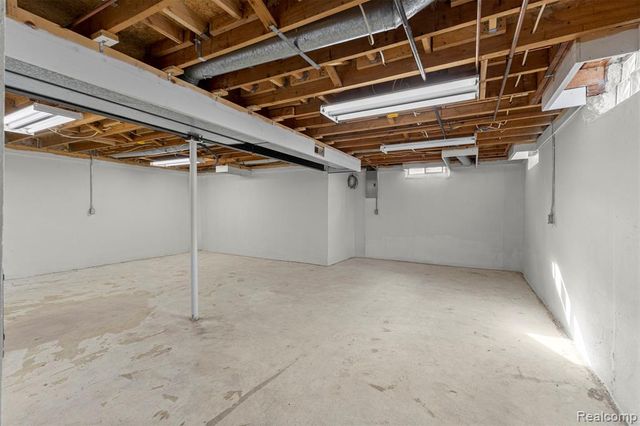 3376 Heritage Parkway, Dearborn, MI 48124