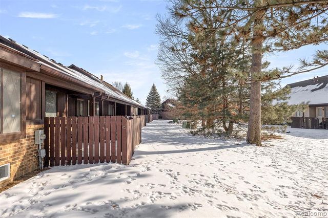 3376 Heritage Parkway, Dearborn, MI 48124