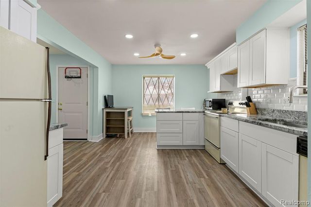 3376 Heritage Parkway, Dearborn, MI 48124