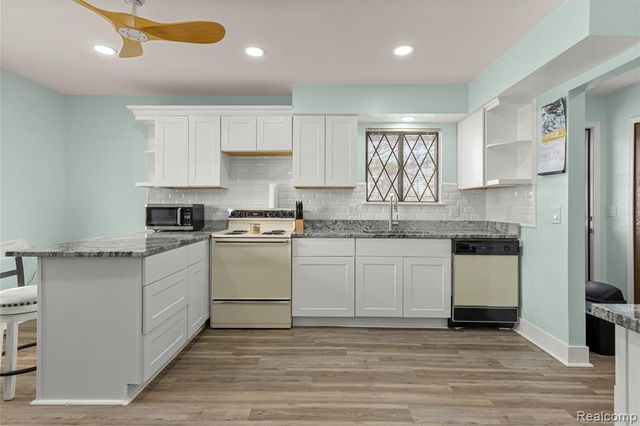 3376 Heritage Parkway, Dearborn, MI 48124