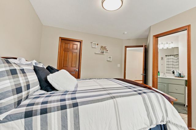 13283 Cedar Creek Drive, Middlebury, IN 46540