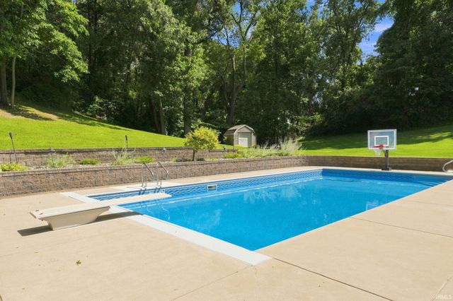 13283 Cedar Creek Drive, Middlebury, IN 46540