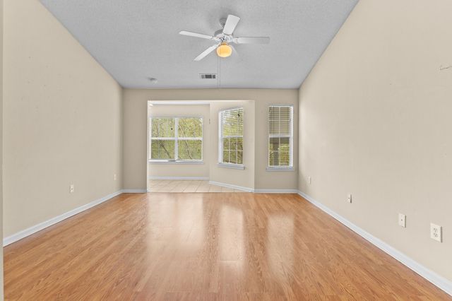 188 Midland Parkway Apt 212, Summerville, SC 29485