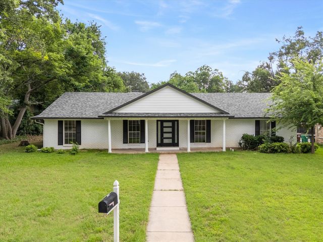 2203 Foxcroft Circle, Denton, TX 76209