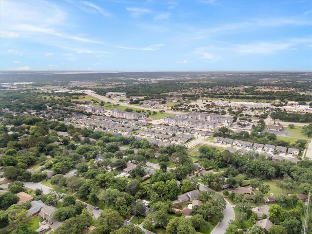 2203 Foxcroft Circle, Denton, TX 76209
